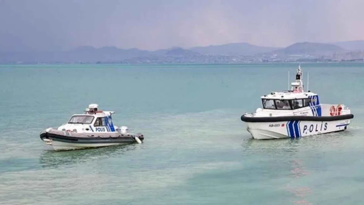 Van Gölü'nde deniz polisi devriyesi