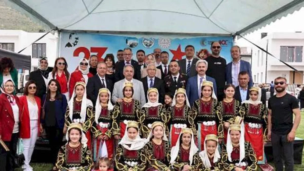 Talas'ta 23 Nisan coşkusu alanlardan taştı