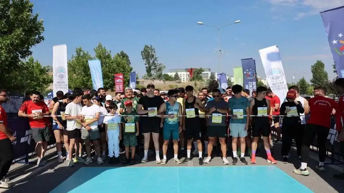 Kayseri Büyükşehir'den Demokrasi Koşusu
