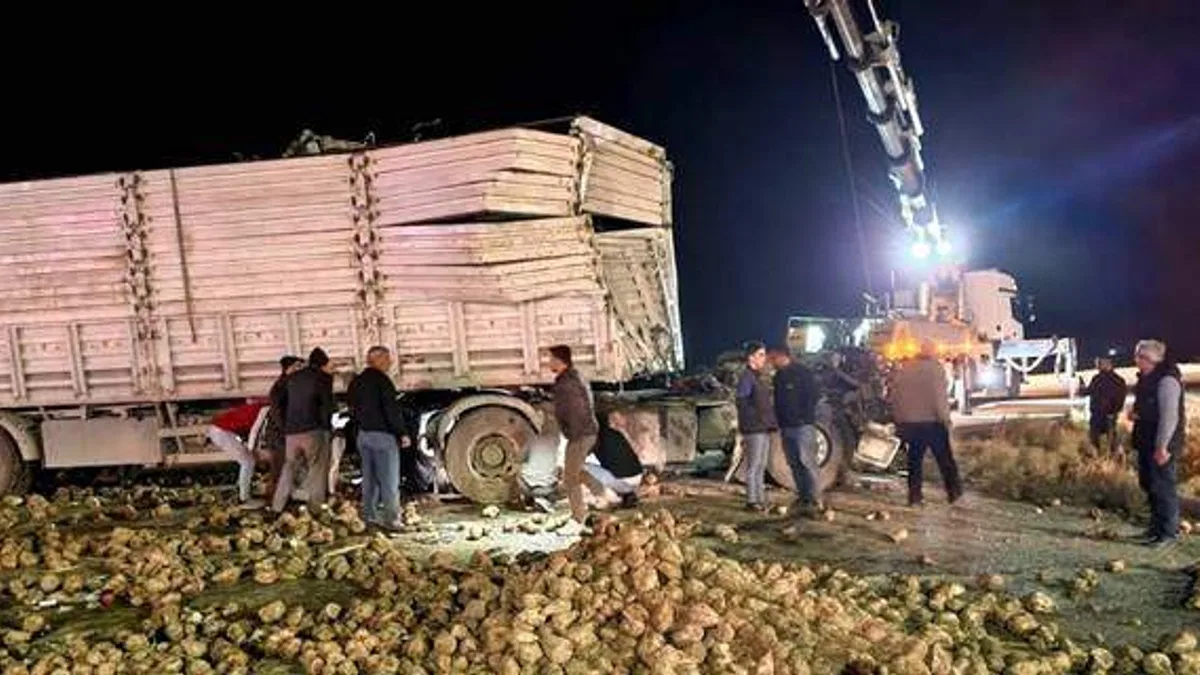 Aksaray'da tır ile kamyon çarpıştı, 1 kişi yaralandı