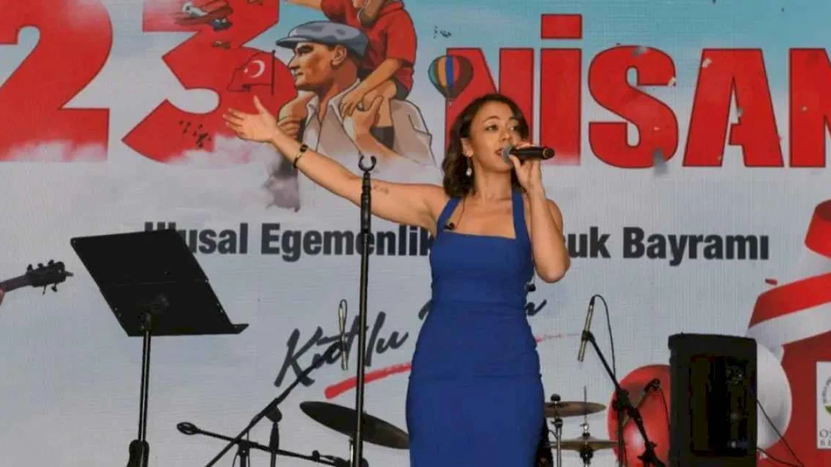 Bursa Osmangazi'de özel gün Ecem Boyacı konseriyle taçlandı