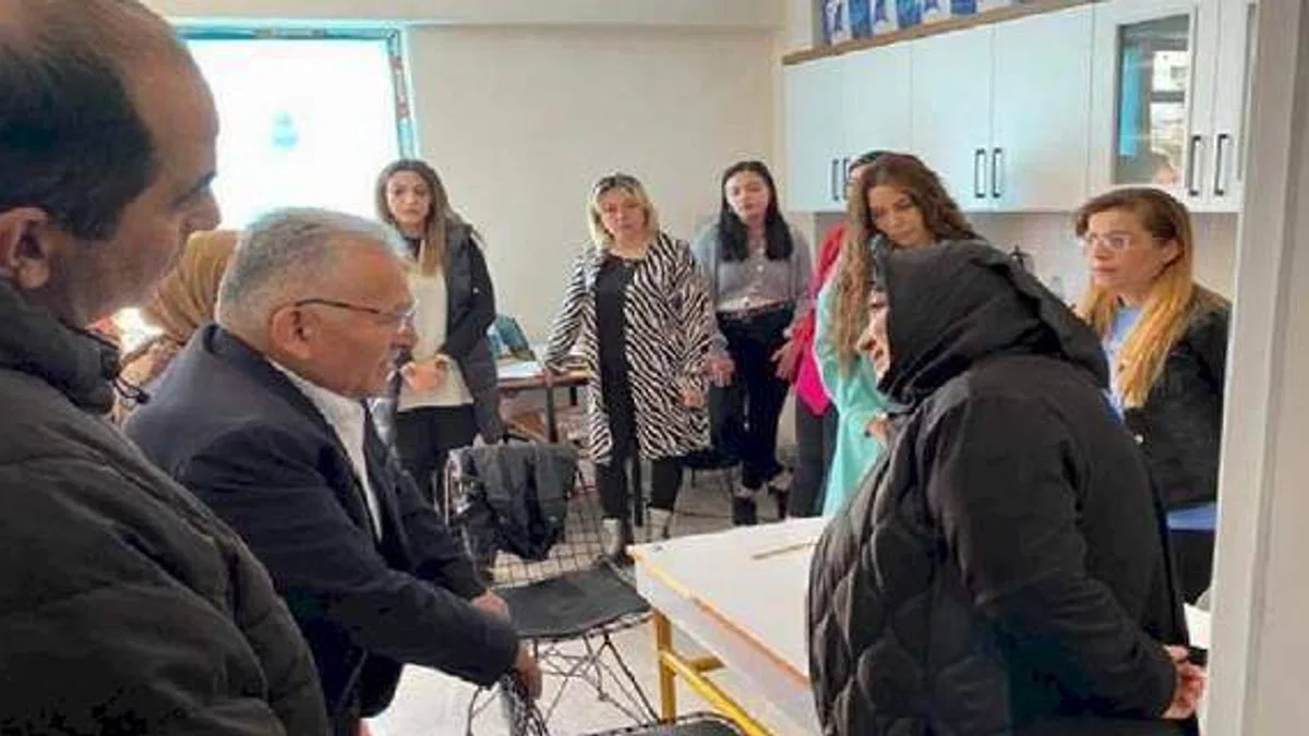 Memduh Büyükkılıç Kızılay gönüllüleriyle buluştu
