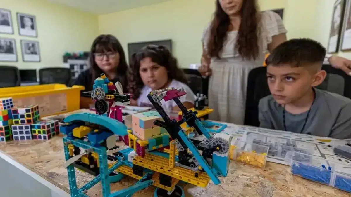 Minik mucitler robot tasarladı