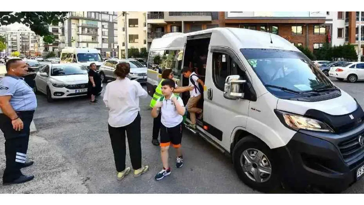 Türkiye'de ilk... İzmir'de fazla servis ücreti isteyen taşımacıya ağır yaptırım