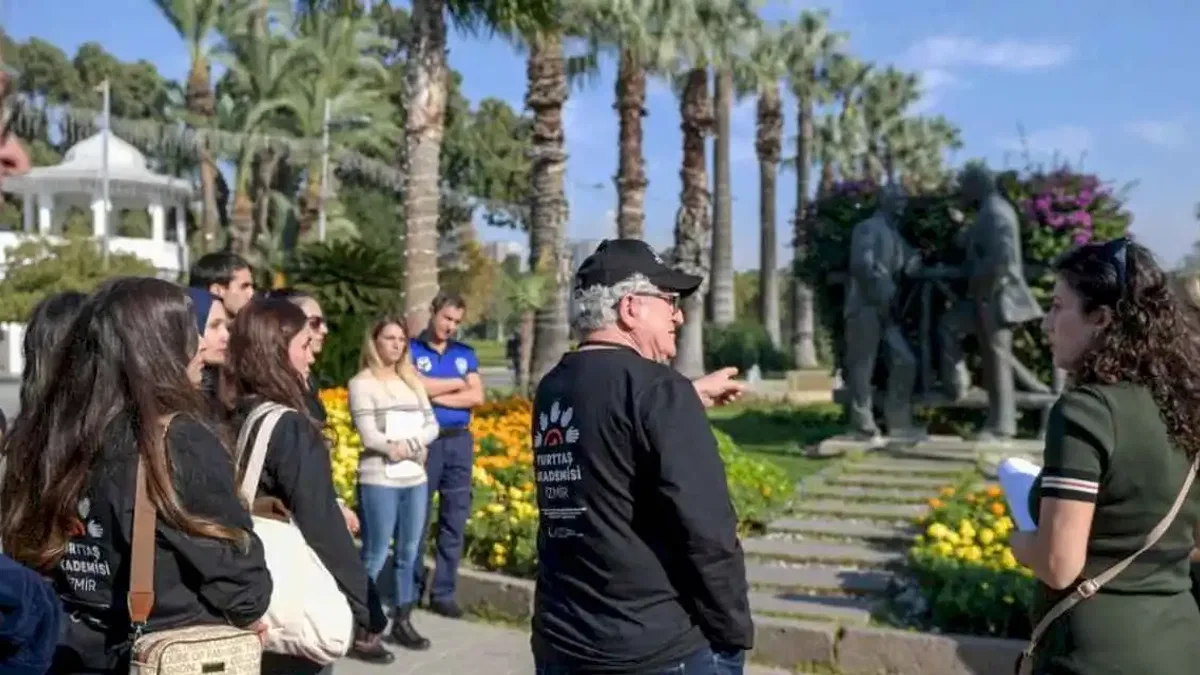 Türkiye’de ilk kez İzmir’de hayata geçirildi... Kent Denetçileri iş başında