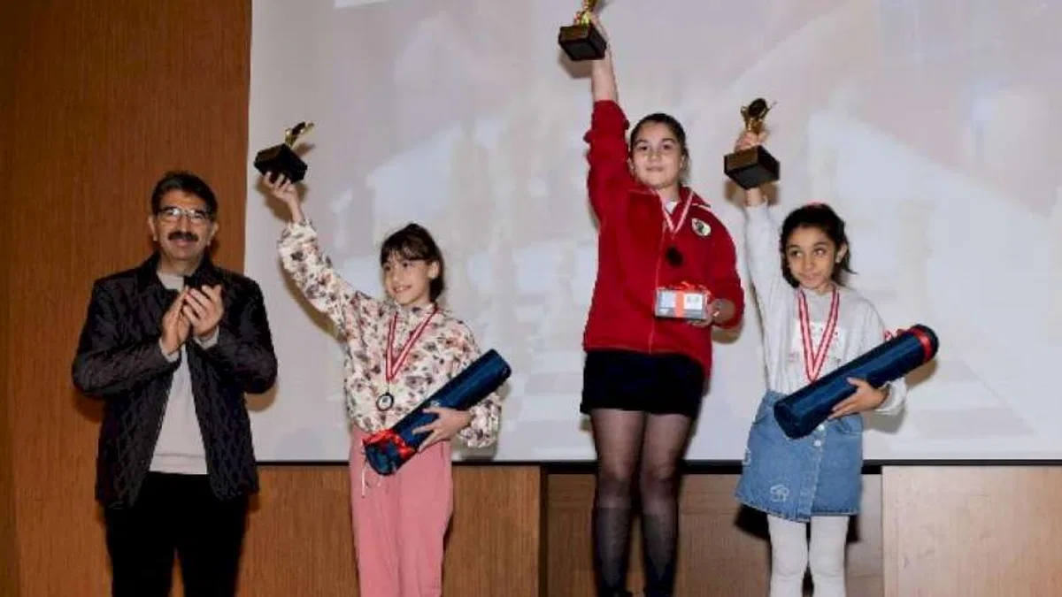 Geleceğin satranç ustaları ödüllerine kavuştu