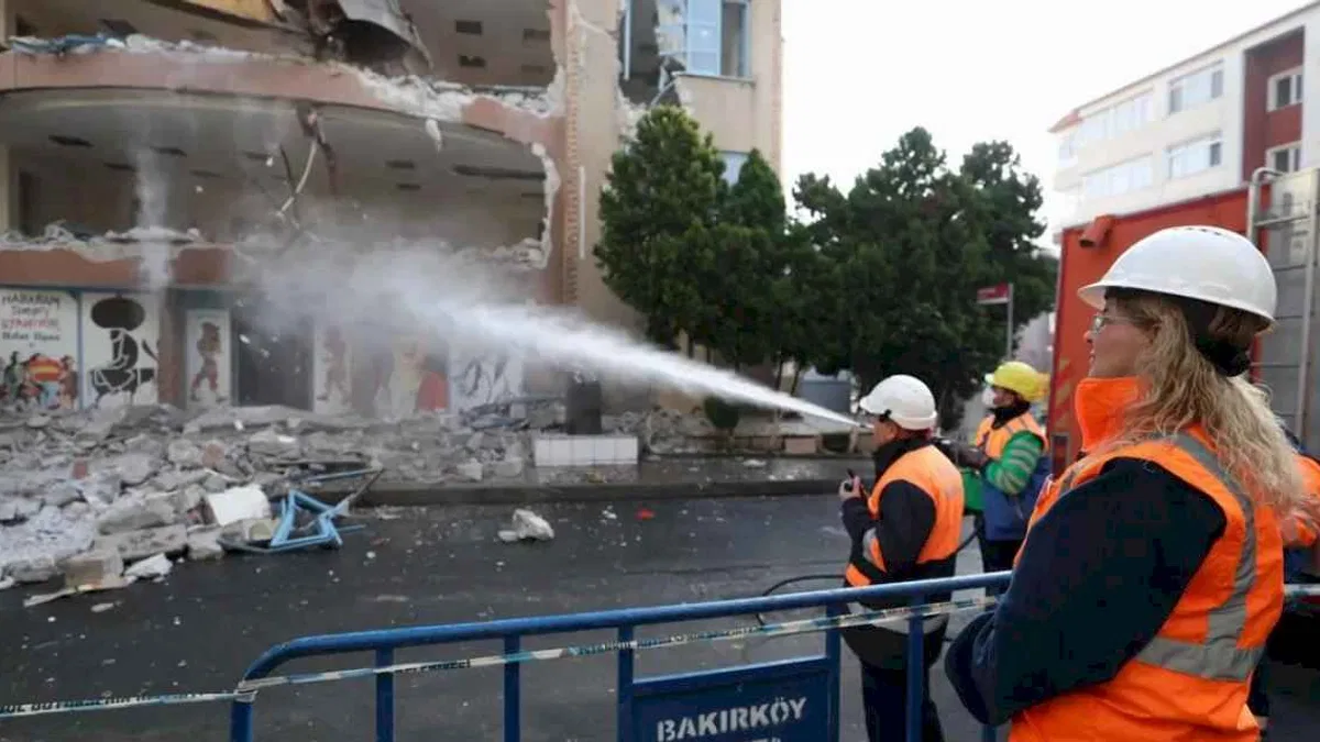 İstanbul Bakırköy depreme karşı güçleniyor