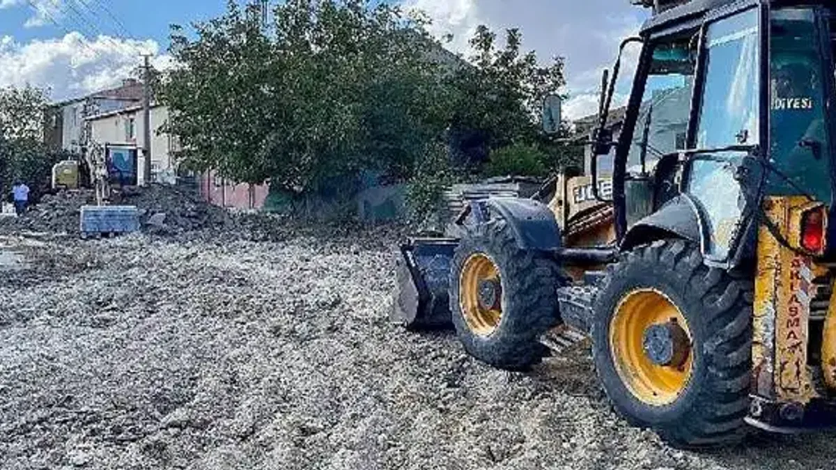 Büyükyoncalı'da yol çalışmaları devam ediyor