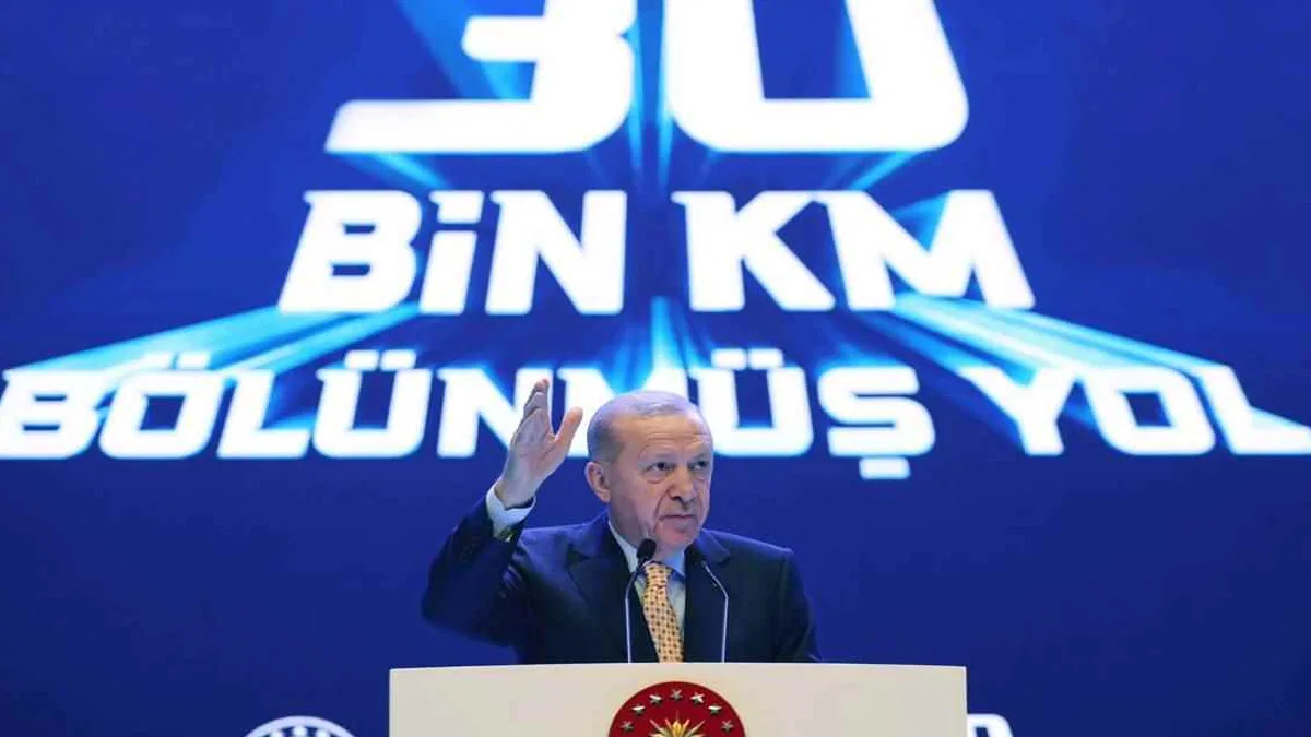 'Türkiye'yi yeni yollar ve yatırımlarla büyütmeye devam edeceğiz'
