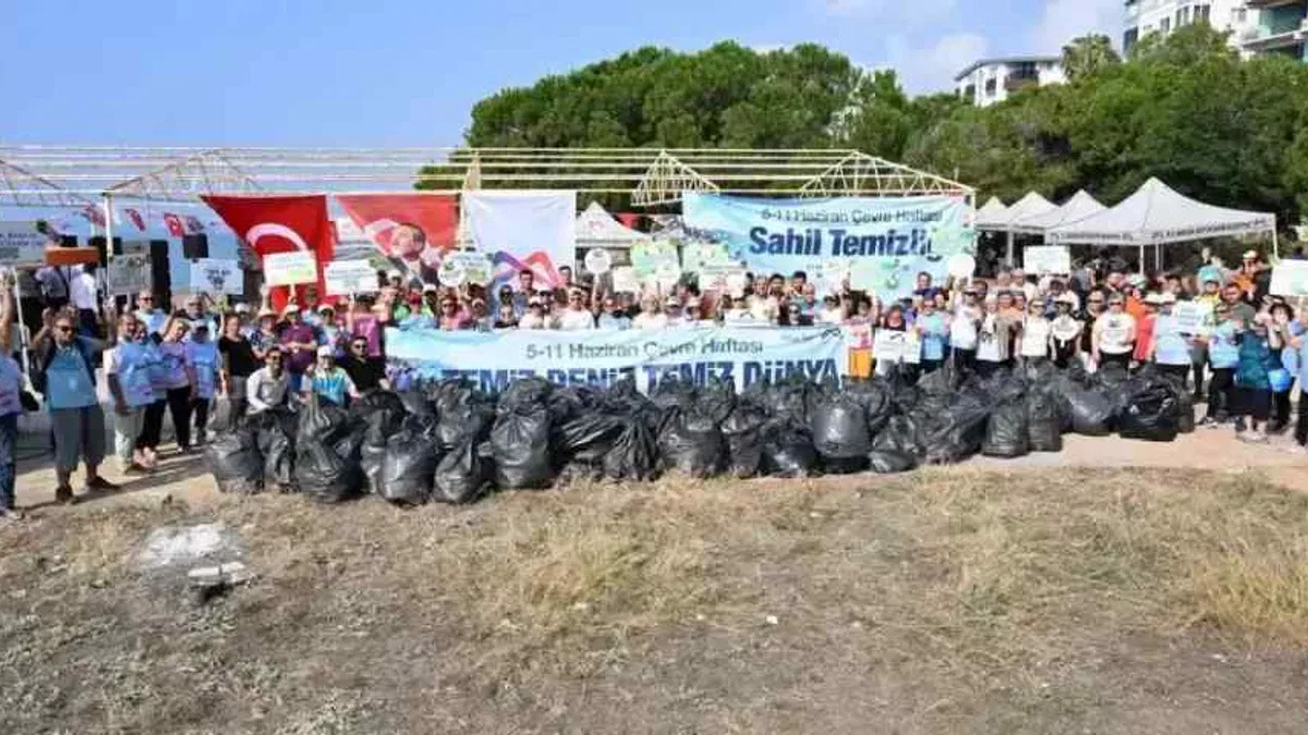 Mersin’de Çevre Haftası’nda sahiller temizlendi