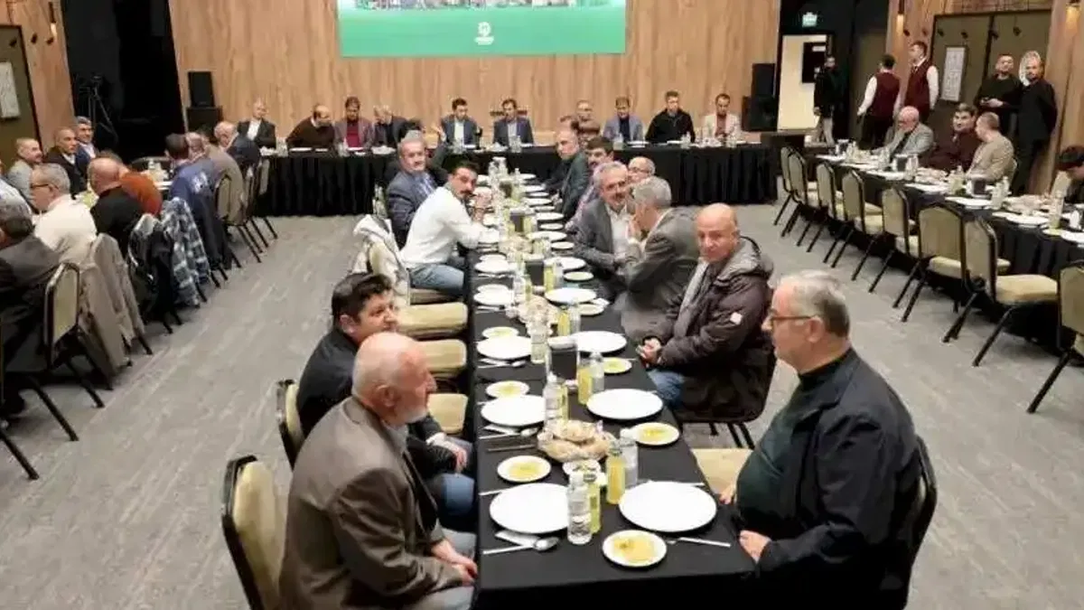 Konya Karatay’da protokol ve muhtarlar iftar sofrasında buluştu