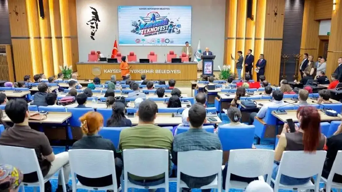 Kayseri TEKNOFEST takımları Başkan Büyükkılıç'la buluştu