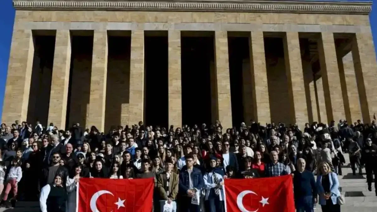 Balıkesirli gençlerden Ata’ya vefa ziyareti