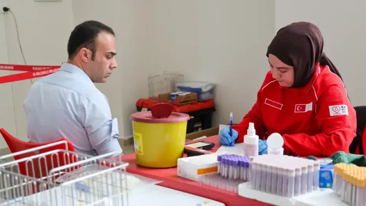Konya Selçuklu'nun Kızılay'a desteği sürüyor