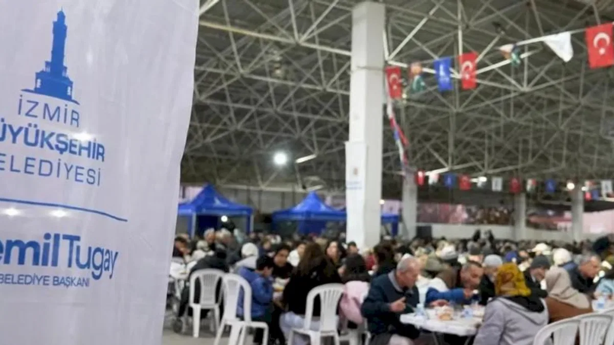 İzmir Büyükşehir ilk iftar sofrasını Gaziemir’de kurdu