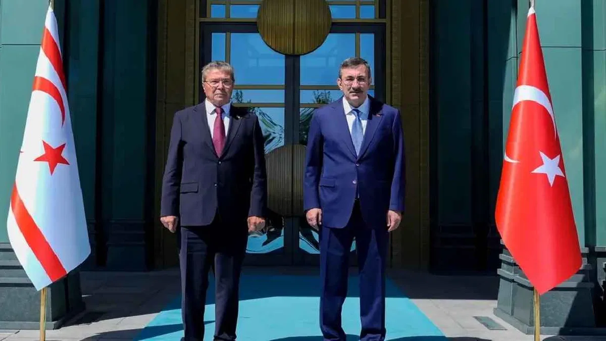 KKTC Başbakanı Ünal Üstel Külliye'de... Girne'de arama kurtarma çalışmaları titizlikle sürüyor