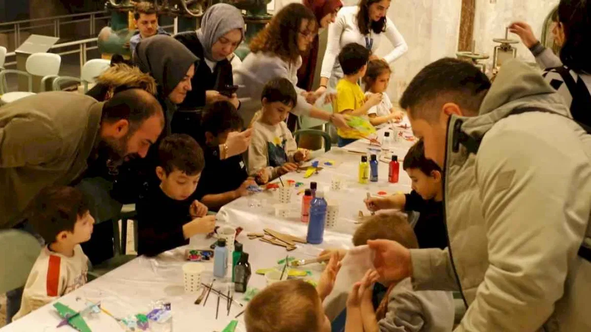 Kocaeli'nde kağıt uçaklar birincilik için yarıştı