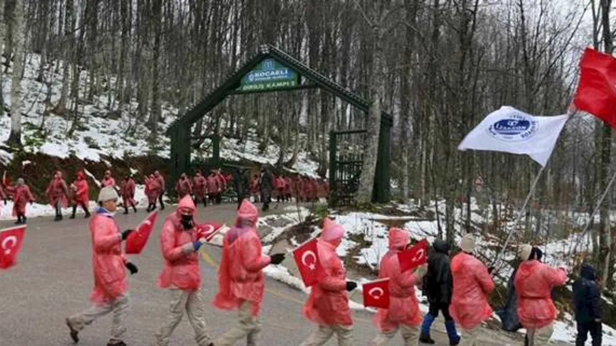 Kağıtspor izcileri Sarıkamış Şehitleri için yürüdü