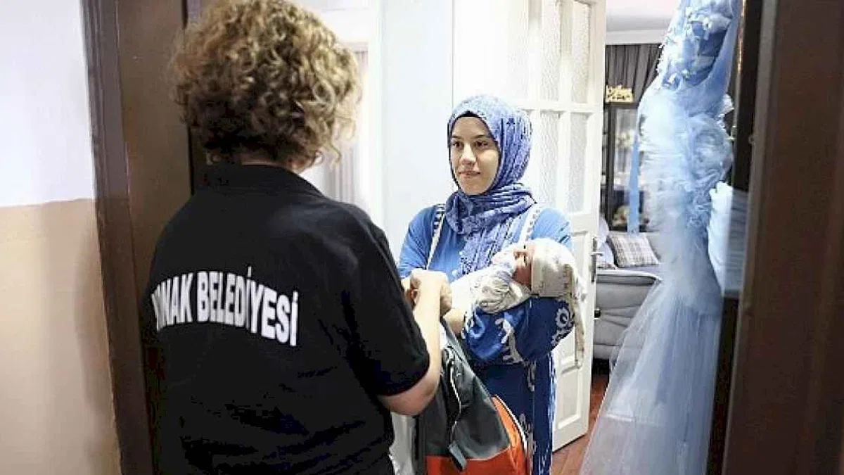 Konak'ta anneler emzirme eğitimi