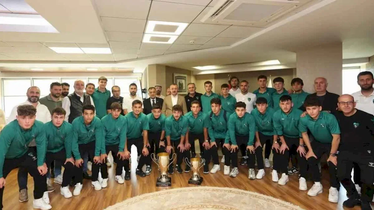 Kocaelispor’un şampiyon gençleri Büyükakın’a geldi