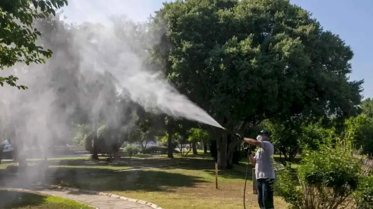 İzmir Güzelbahçe'de sezon ilaçlaması başladı