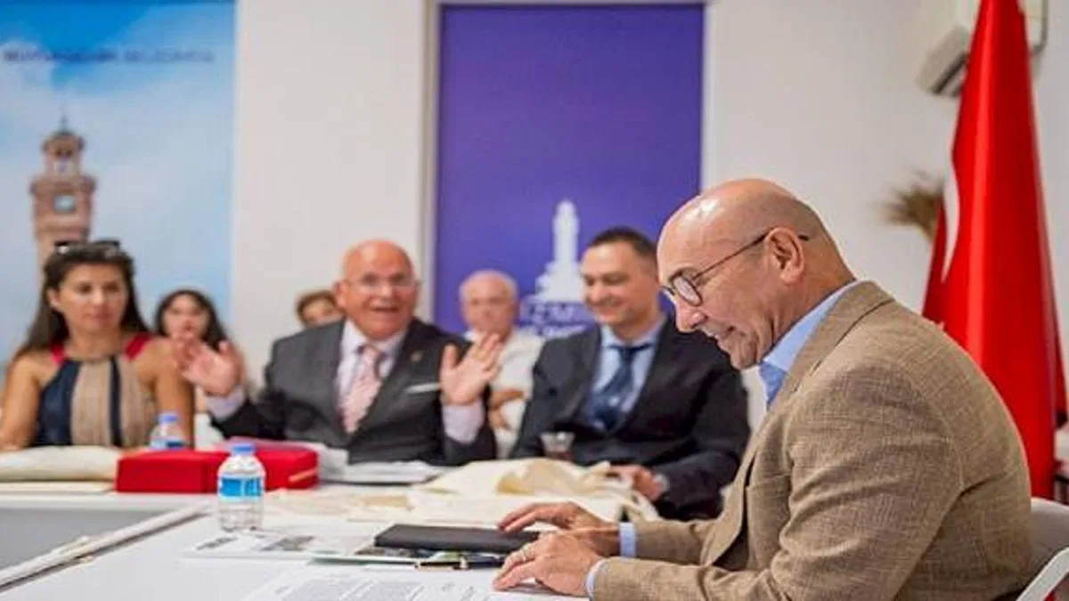 Başkan Soyer'e GEMA Vakfı'ndan plaket