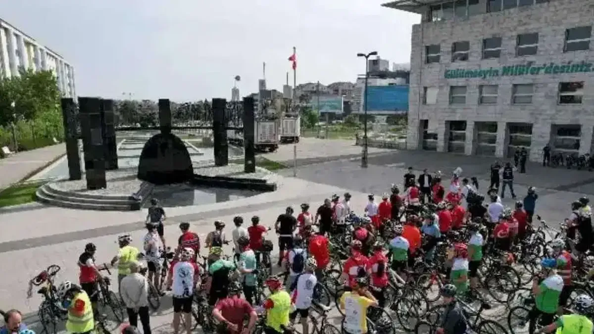 Nilüfer'de bisiklet tutkunları 19 Mayıs için pedalladı