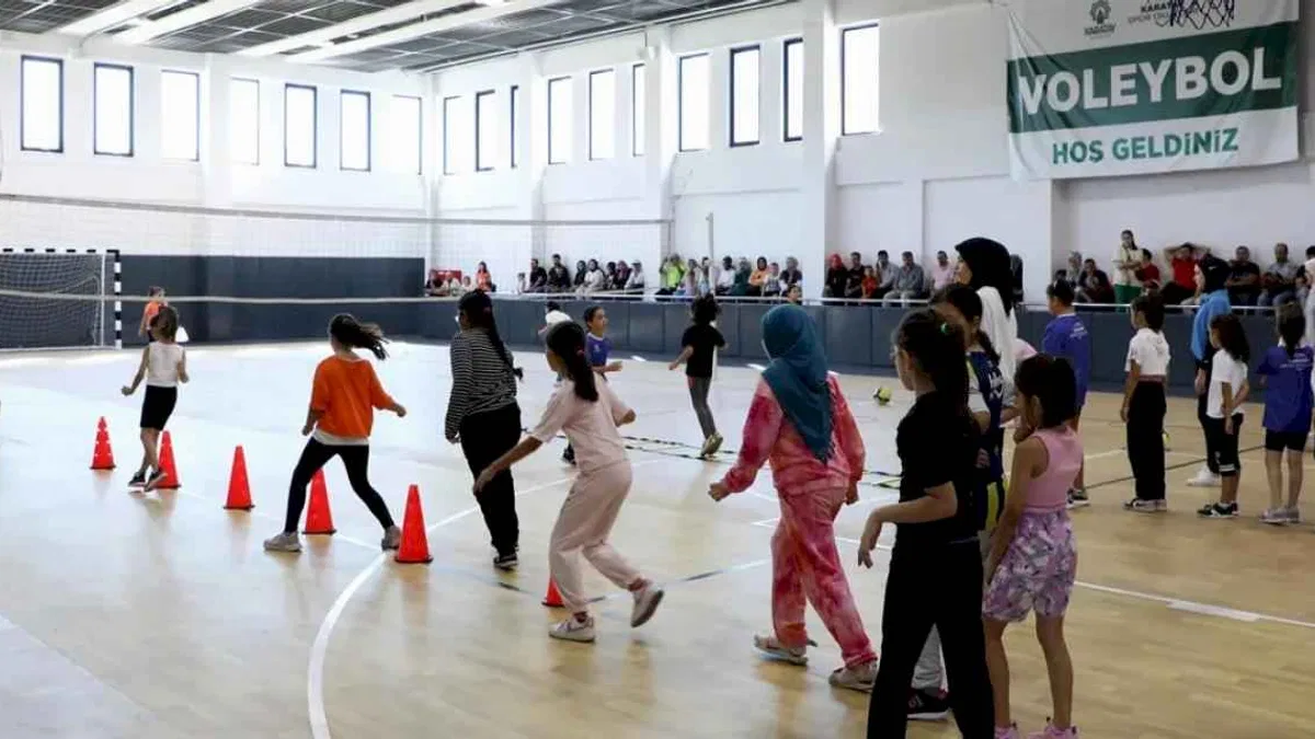 Konya Karatay'da geleceğin voleybolcuları fileyle buluştu