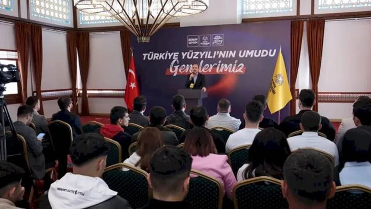 Konya'da Başkan Altay gençlerle buluştu