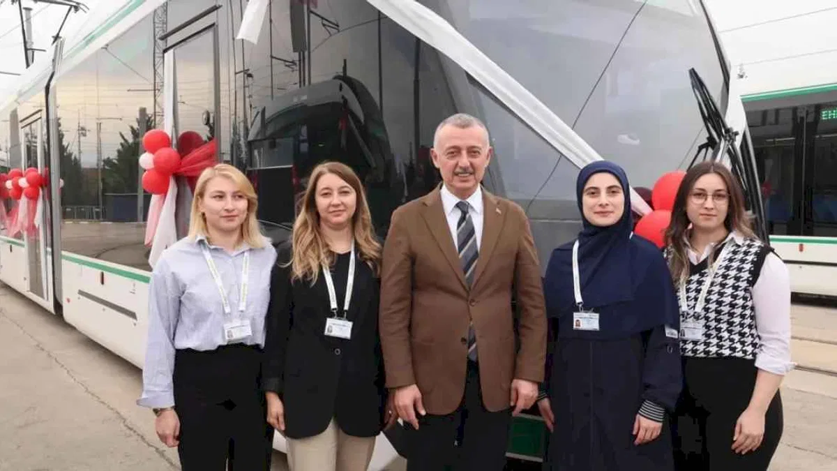 Başkan Büyükakın:  Vatman olmak isteyen  kadınlara kapımız açık