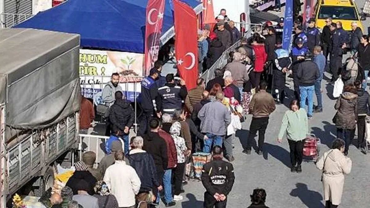 Aydın Büyükşehir Belediyesi'nin Ürettiği Fideler Sökeli Vatandaşlara Dağıtıldı