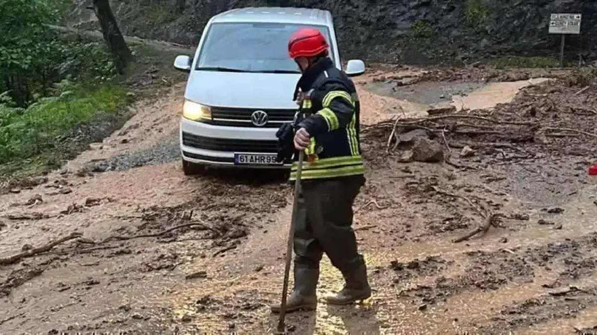 Trabzon Araklı’da sel mağdurlarına itfaiye yardımı