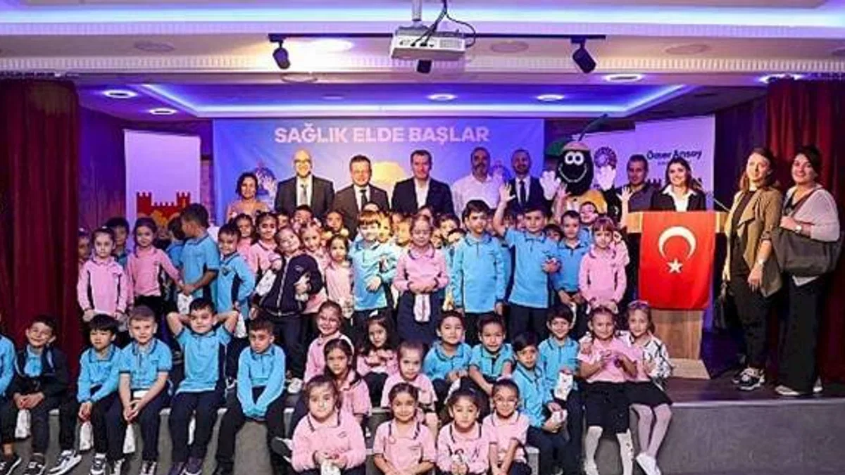 Zeytinburnu Belediyesi ve Koç Üniversitesi Hastanesi, "Sağlık Elde Başlar" projesiyle 5 bin ilkokul öğrencisine el yıkama eğitimi vermeyi hedefliyor.