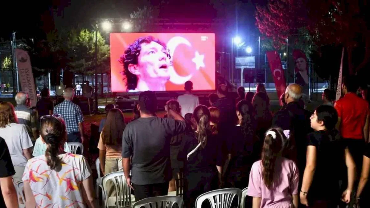 Osmangazi Belediyesi milli heyecanı meydanlara taşıdı