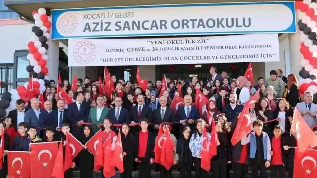 Aziz Sancar Ortaokulu Gebze'de törenle hizmete açıldı