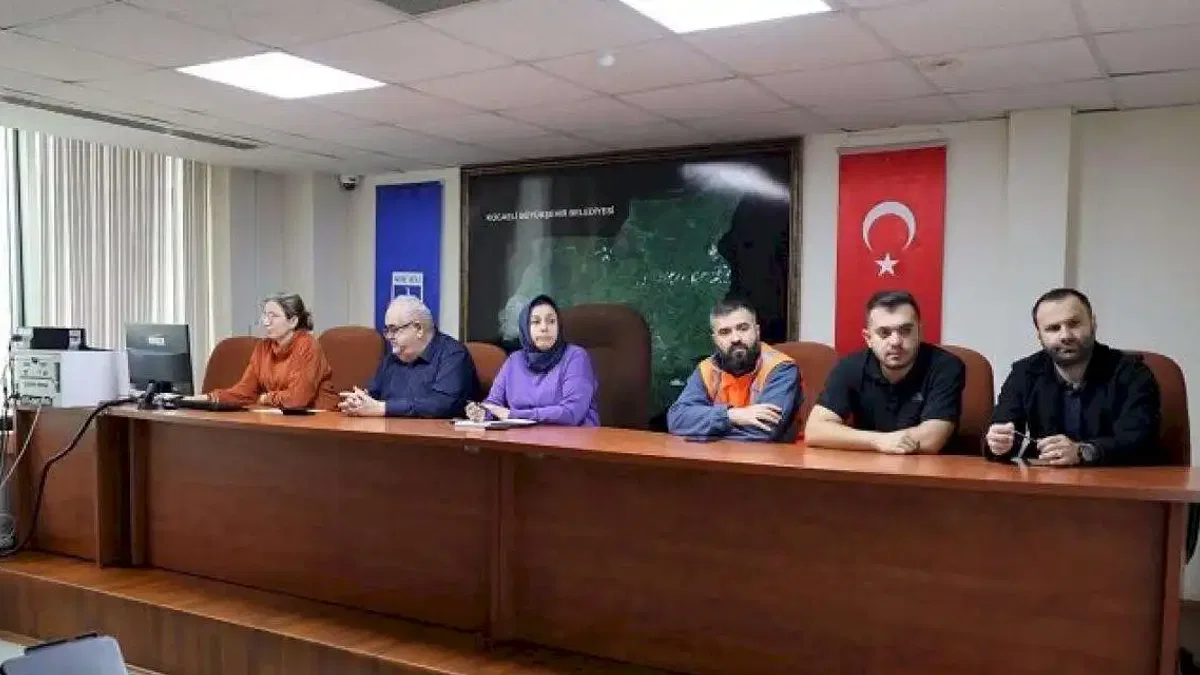 Gölcük Donanma Mahallesi'ne üst geçit