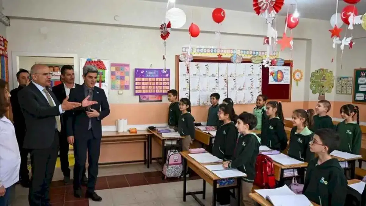 Malatya'da Başkan Er'den Mehmet Emin Bitlis İlkokulu’na ziyaret