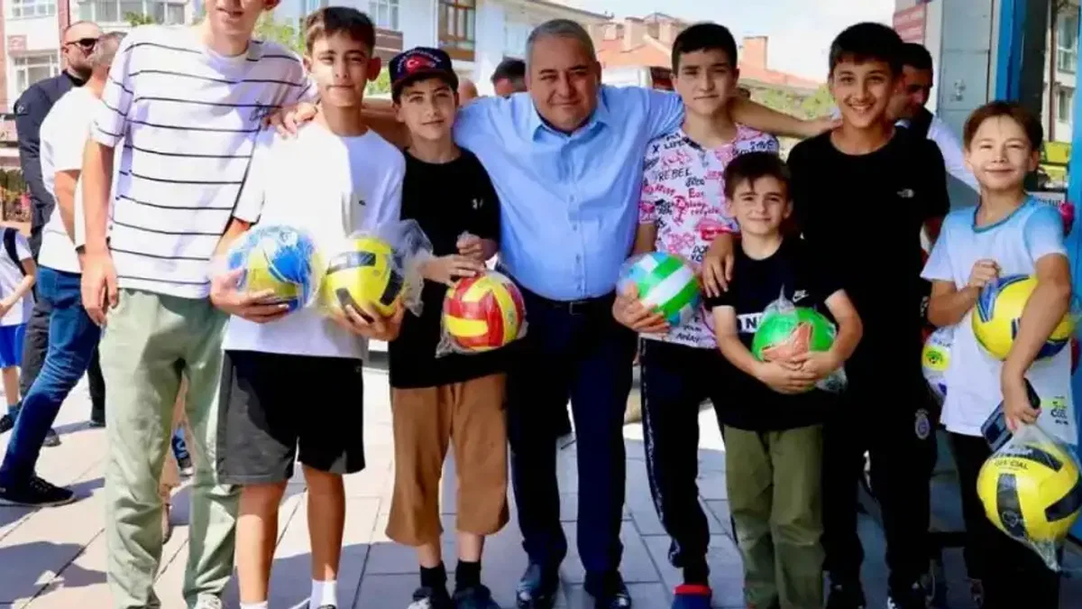 Ankara Keçiören'de Başkan Mesut Özarslan esnafın yanında