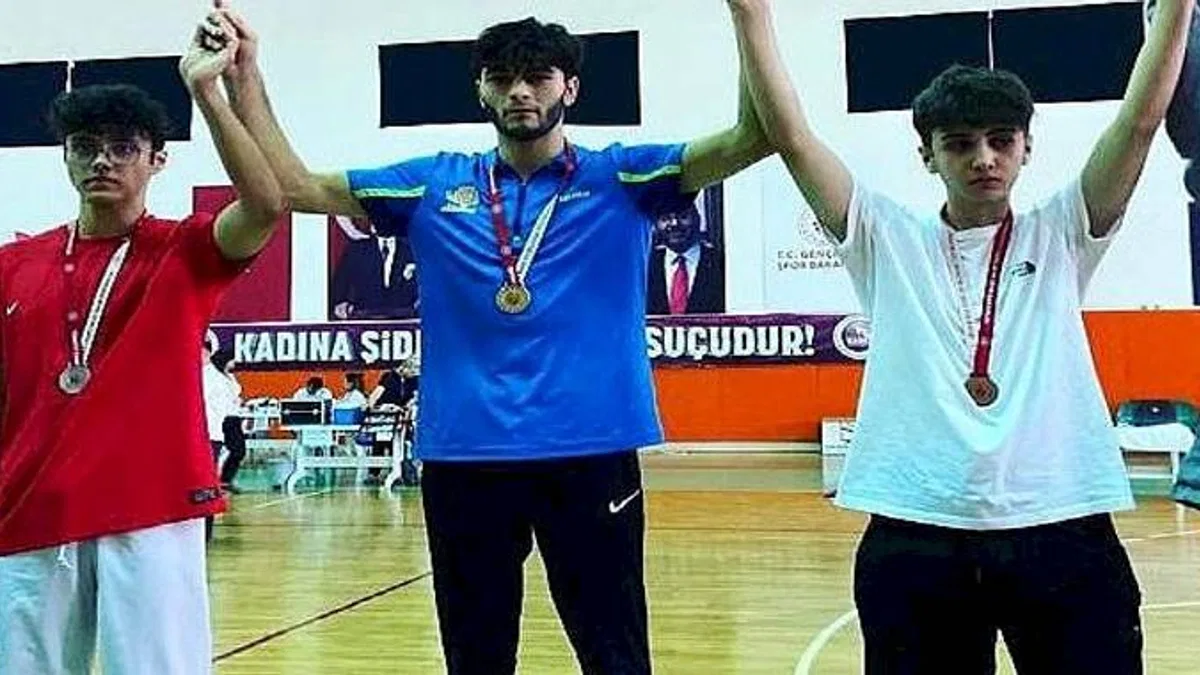 Seferihisar Belediye sporcuları taekwondo arenasında parlıyor