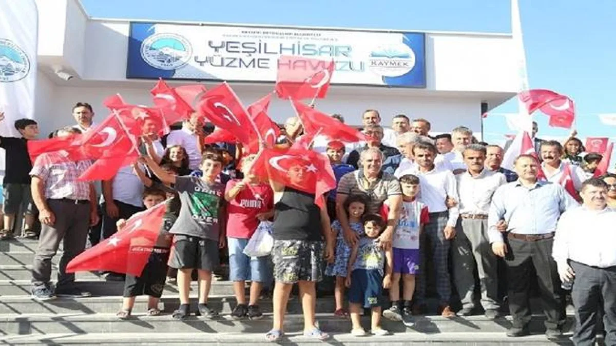 Kayseri Yeşilhisar'a yeni yüzme havuzu
