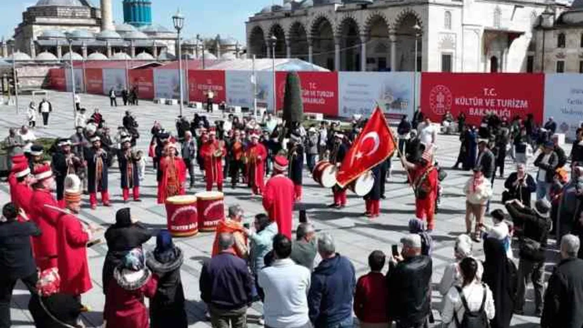 Konya meydanlarında mehter coşkusu