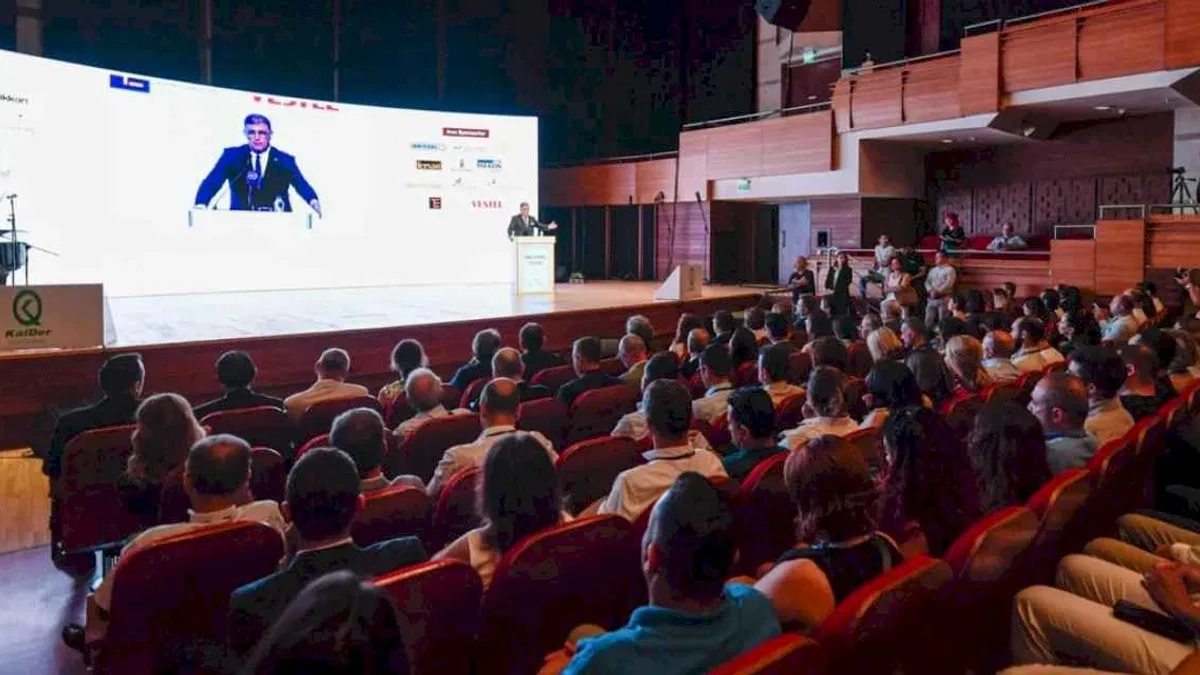 İzmir'de 'mükemmelliği arayış' sempozyumu