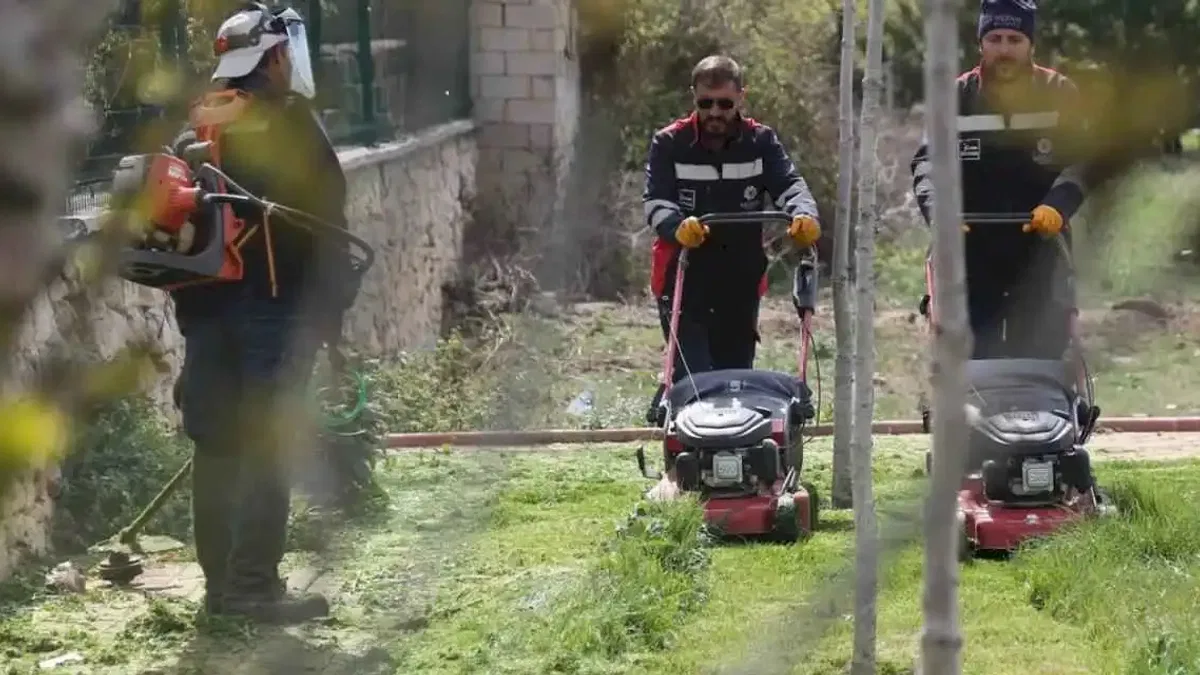 Konya'da park ve bahçelerine bahar dokunuşu