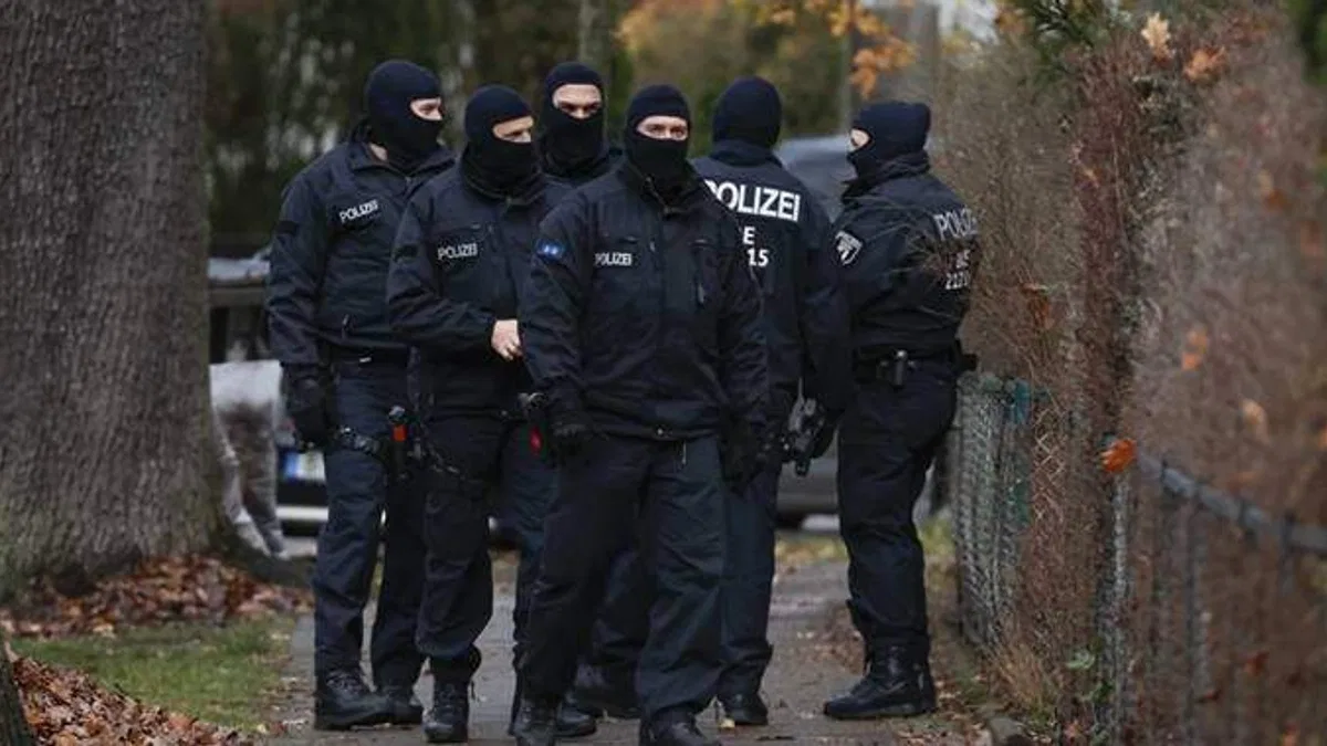 Almanya'da silahlı darbe planlamakla suçlanan 8 kişi tutuklandı