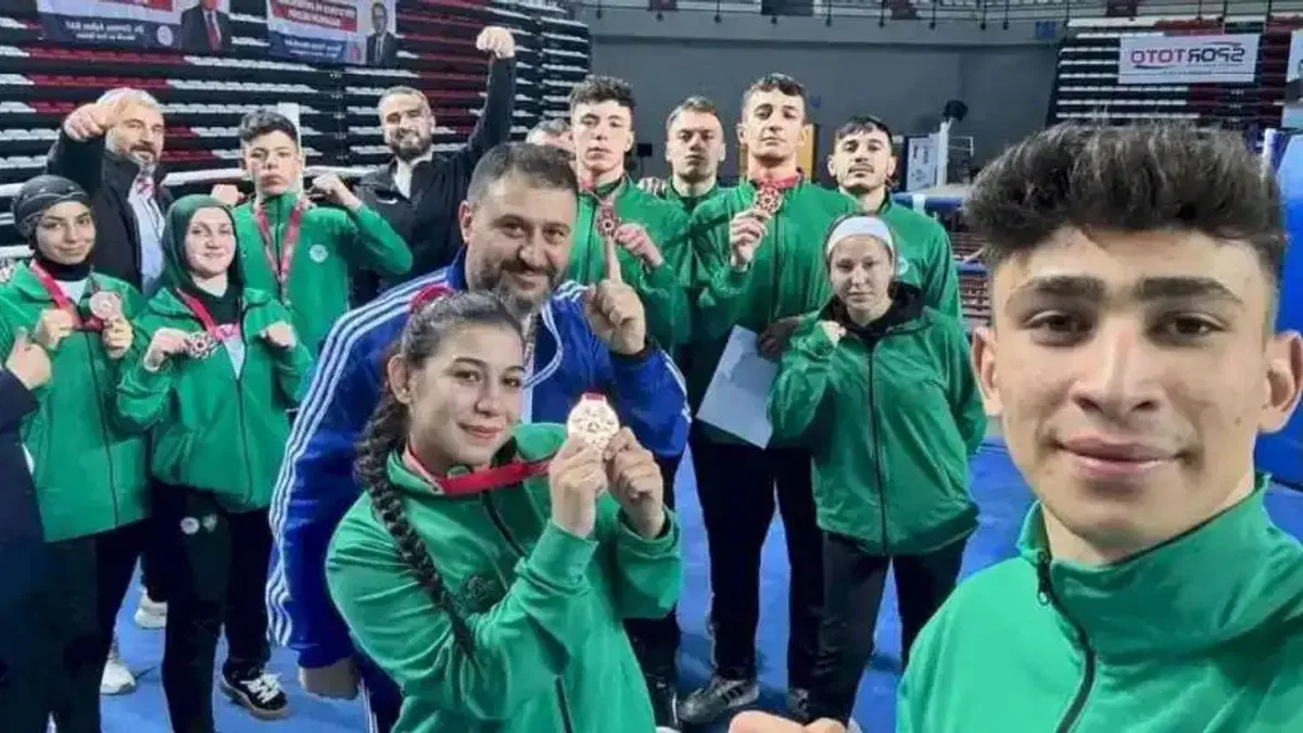 Konya Meramlı Kick Boksçular madalyaları topladı