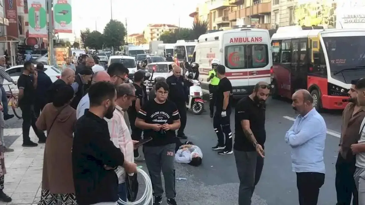 Düzce'de motosikletli yayalara çarptı: 3 yaralı