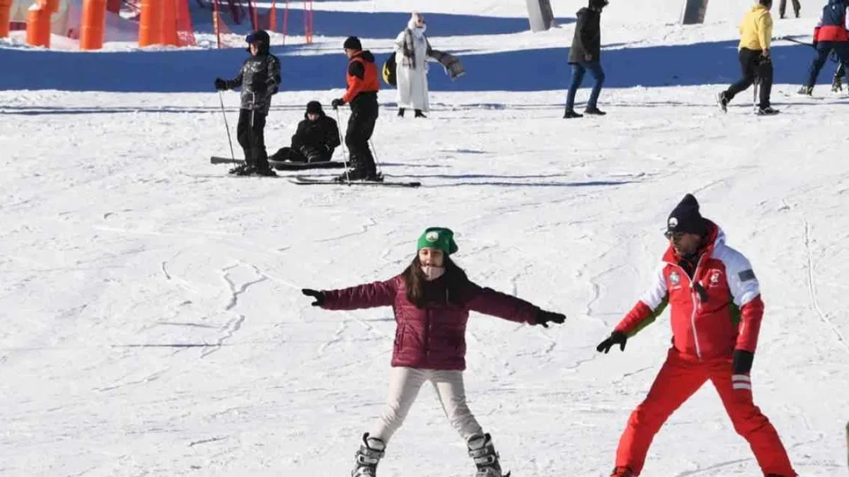 Bursalı çocukların Uludağ'da kayak heyecanı
