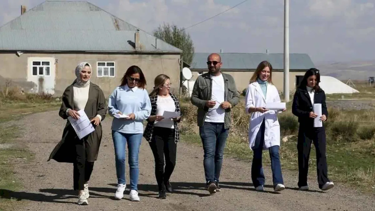Muş'ta kız çocukları okusun diye sahadalar... Devamsız 4 kız öğrenci daha eğitime kazandırıldı