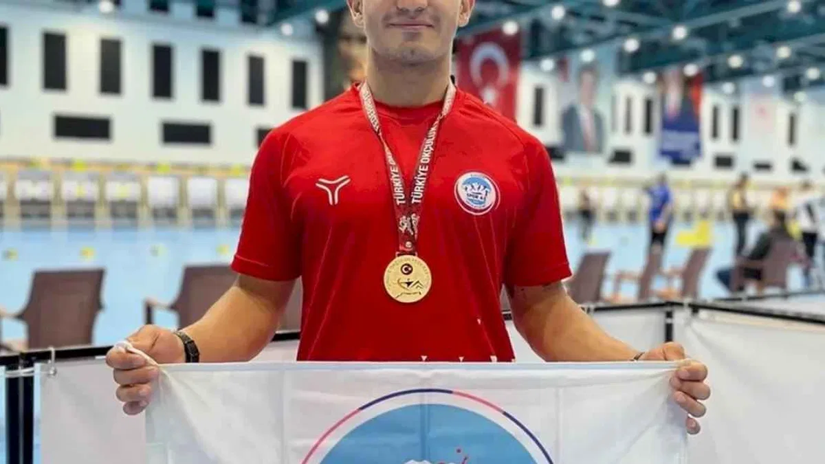 Kayseri Büyükşehir sporcusu Kutay Tek'in şampiyonluk gururu