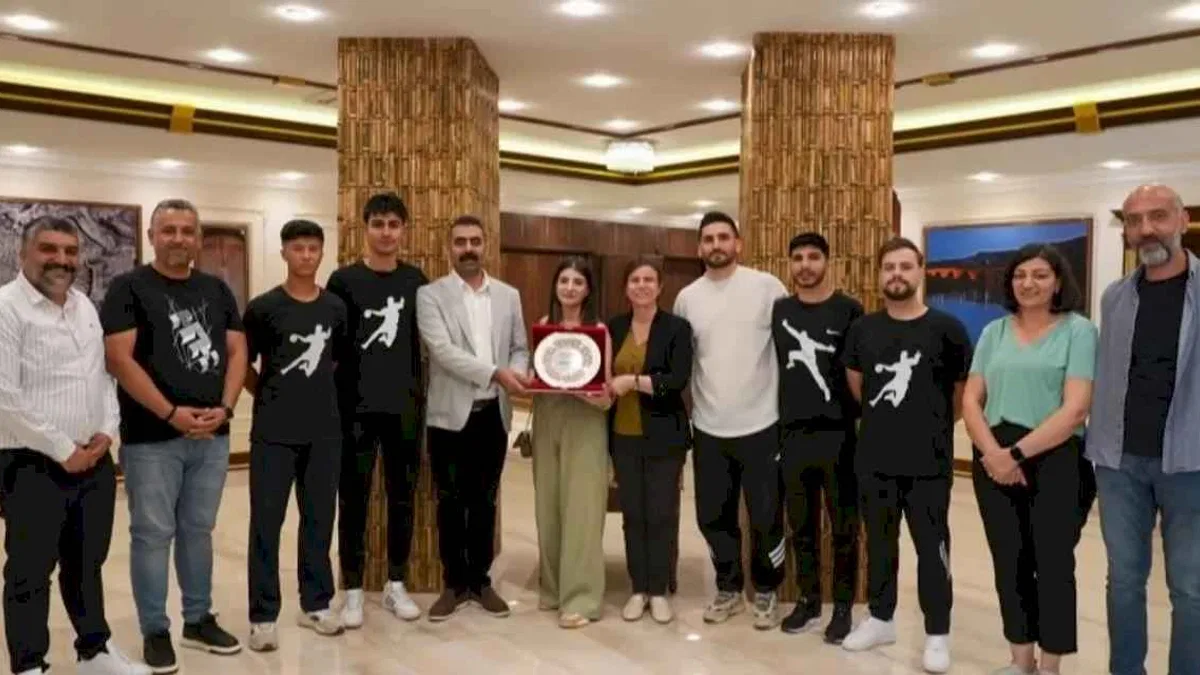 Diyarbakır Büyükşehir şampiyon sporcuları ağırladı